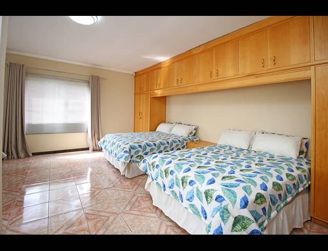 5 BEDROOM HOUSE FOR SALE IN BLOUBOSRAND